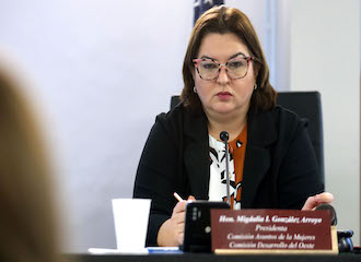 En este episodio de Senado Digital, la senadora del Distrito de Mayagüez-Aguadilla, Migdalia González, quien preside la Comisión de Asuntos de las Mujeres, dialoga sobre la legislación en beneficio de la mujer puertorriqeña, entre otros asuntos.