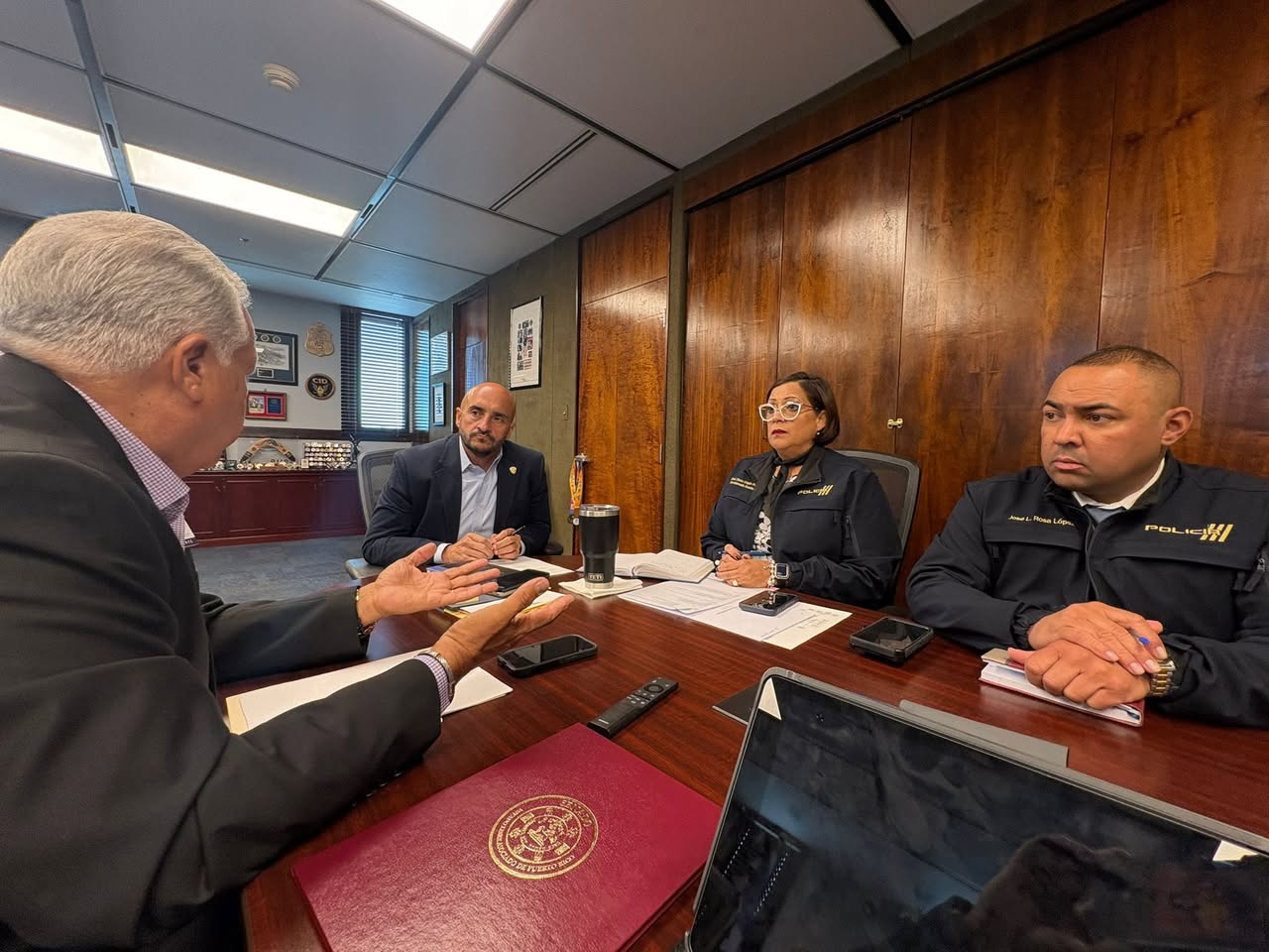 Imagen de Discuten con Superintendente de la Policía mecanismos para reforzar alcance de Códigos de Orden Público en municipios