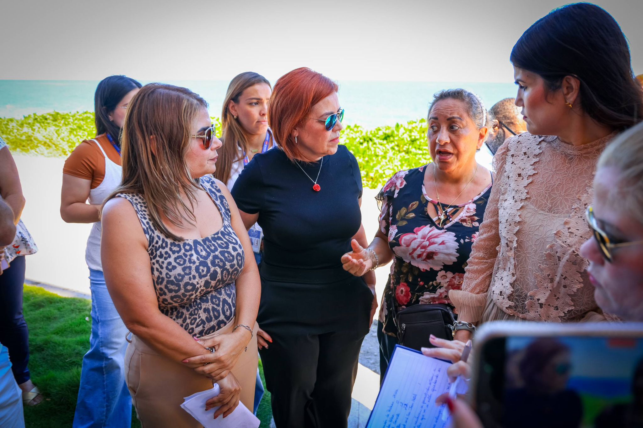 Imagen de Vicepresidenta del Senado realiza vista ocular en la Ave. Atlántico de Arecibo para investigar la asignación de $36.3 millones de FEMA para la construcción de rompeolas 