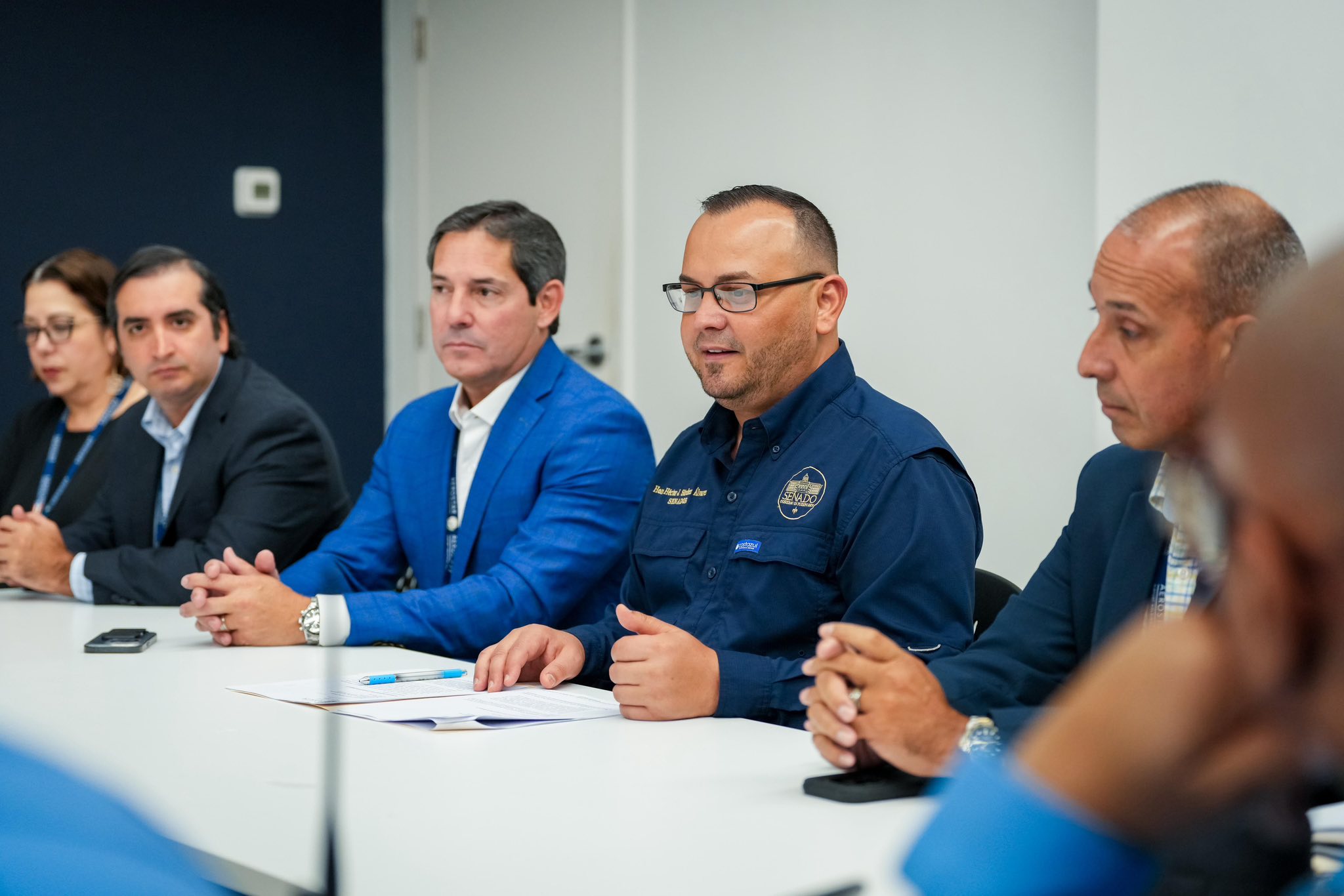 Imagen de Senador busca solución a problema de vehículos abandonados en aeropuertos