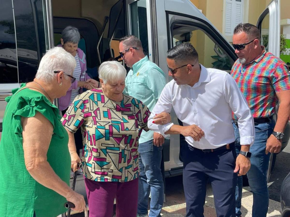 Imagen de Senador Rafy Santos promueve la conexión y la esperanza en eventos para adultos mayores 