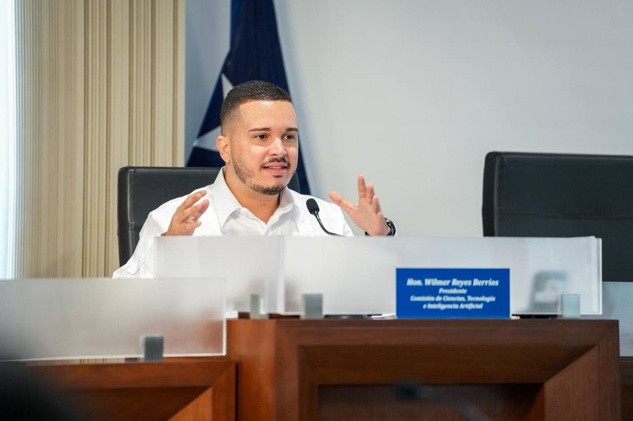 Imagen de Proyecto del senador Wilmer Reyes Berríos establece un nuevo modelo de colaboración entre familias y escuelas