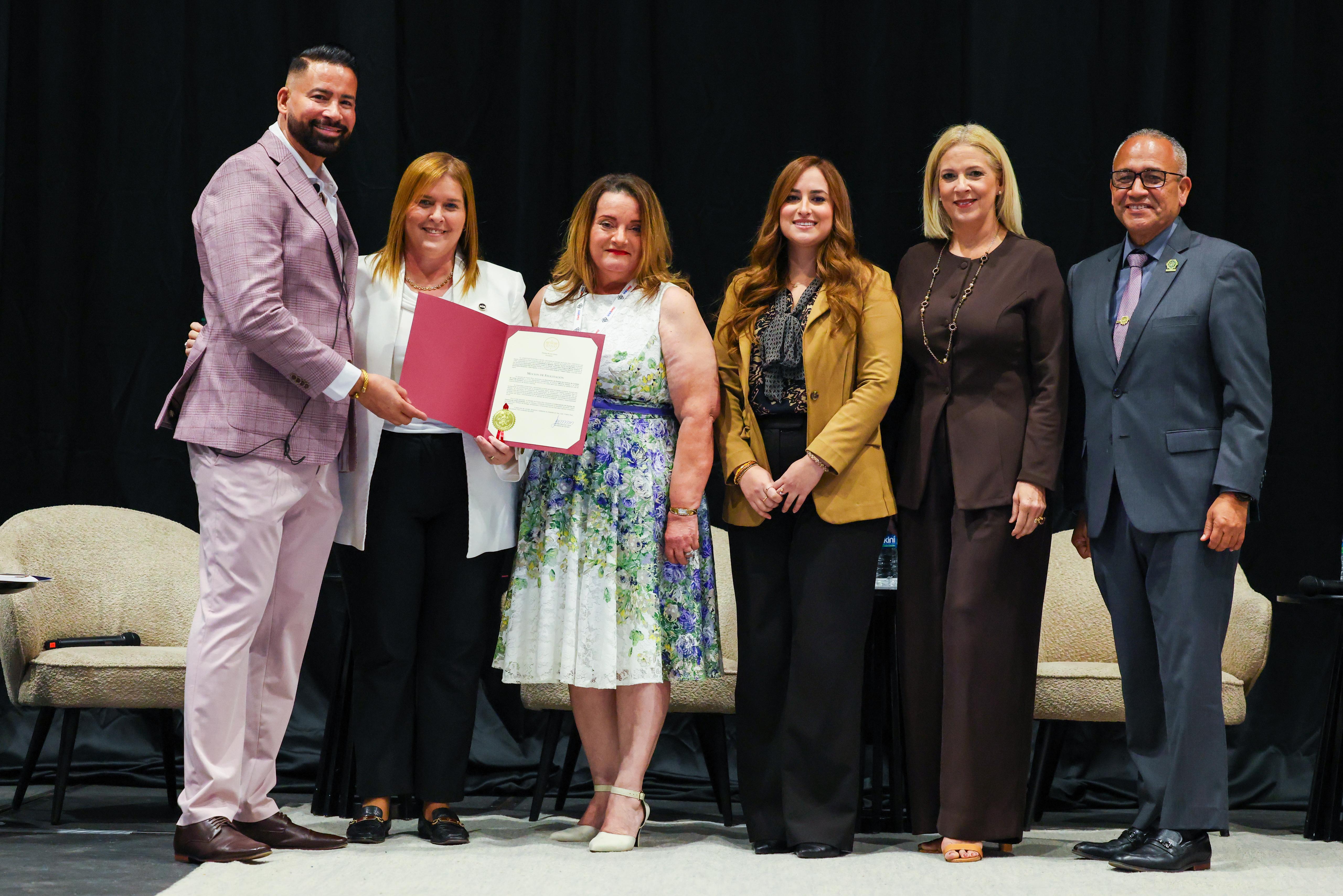 Imagen de Senadora Jamie Barlucea participa en la Convención “Rompiendo Barreras 2025” de la Asociación de Dueños de Centros de Cuidado de Larga Duración en Ponce