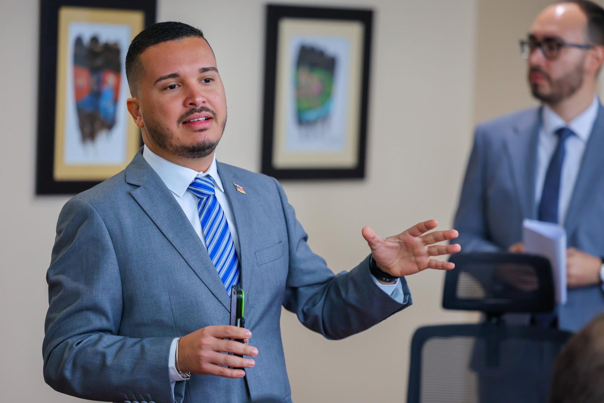 Imagen de Senador Wilmer Reyes Berríos destaca avances en educación, seguridad y tecnología aplicada al servicios público