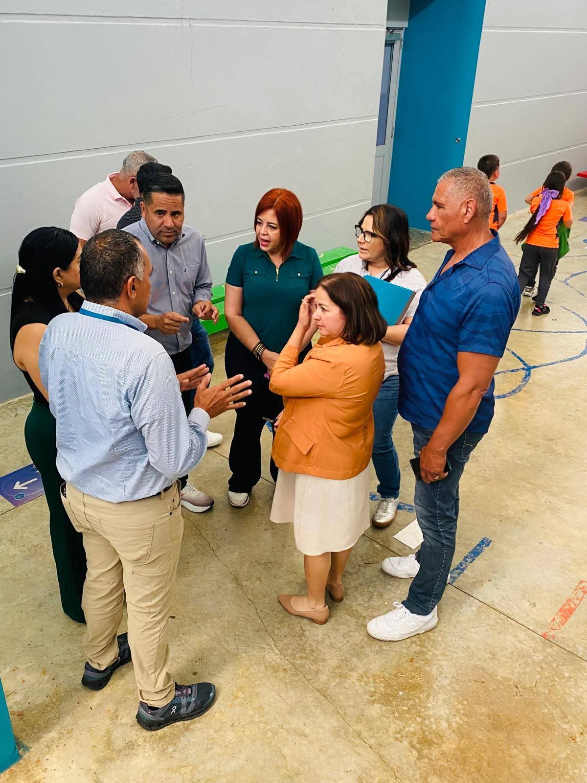 Imagen de SENADORES INSPECCIONAN ESCUELA DEL SIGLO 21 EN BARRANQUITAS