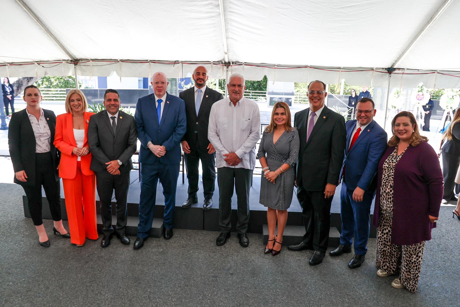 Imagen de Senado honra a los policías caídos en el cumplimiento del deber