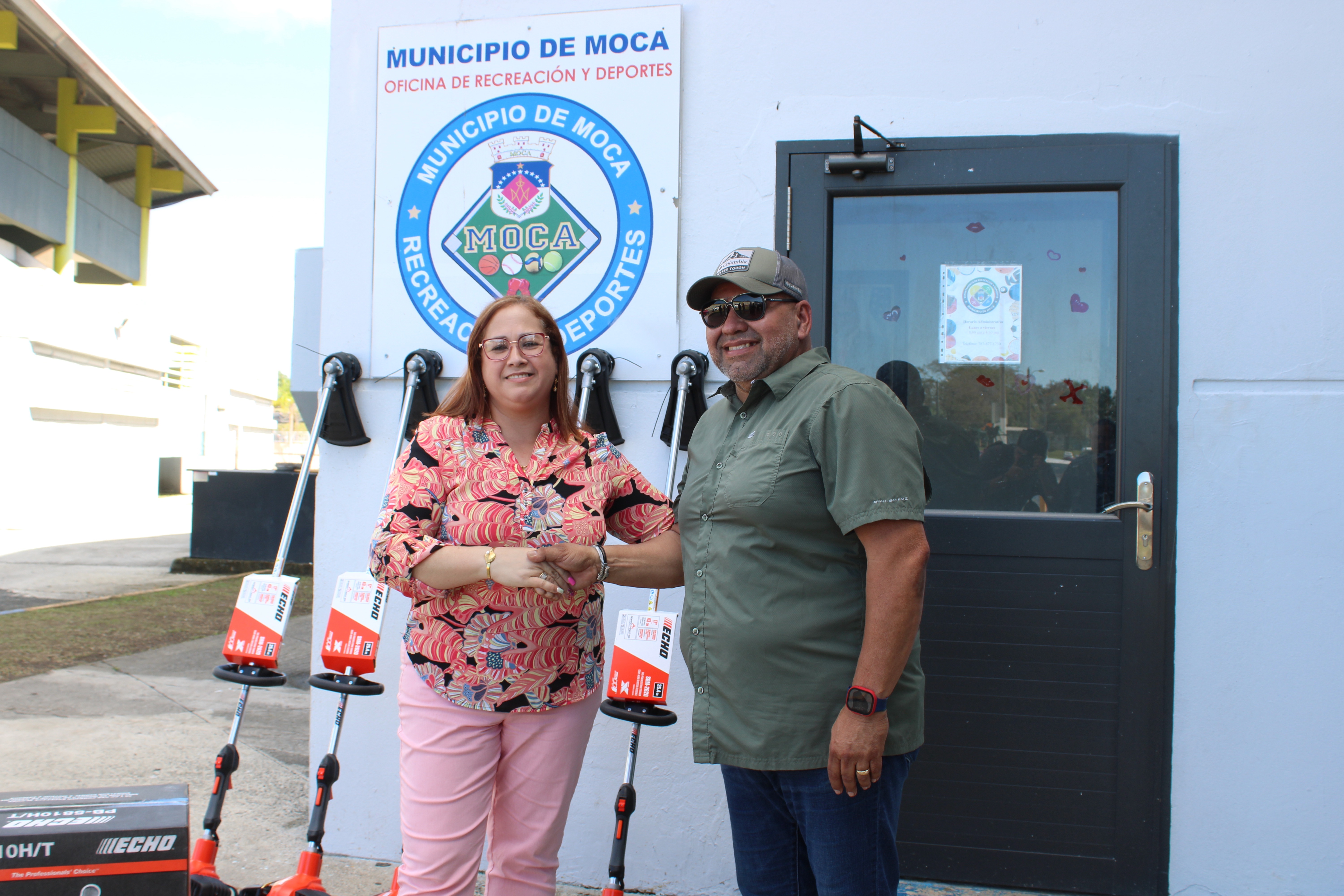 Imagen de Equipos que transforman espacios: Senadora Karen Román Rodríguez fortalece el mantenimiento de áreas recreativas en Moca con nueva aportación