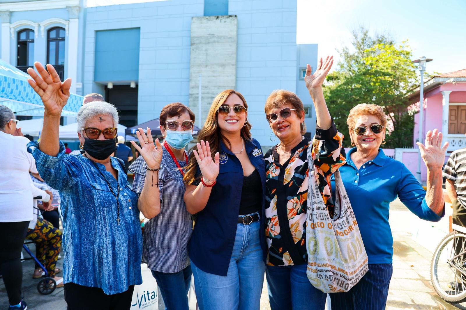 Imagen de Senadora Jamie Barlucea Rodríguez celebra exitosa Feria “Senado en Acción” en Guánica y entrega $30,000 para rehabilitación de puente hamaca en Ciénega 