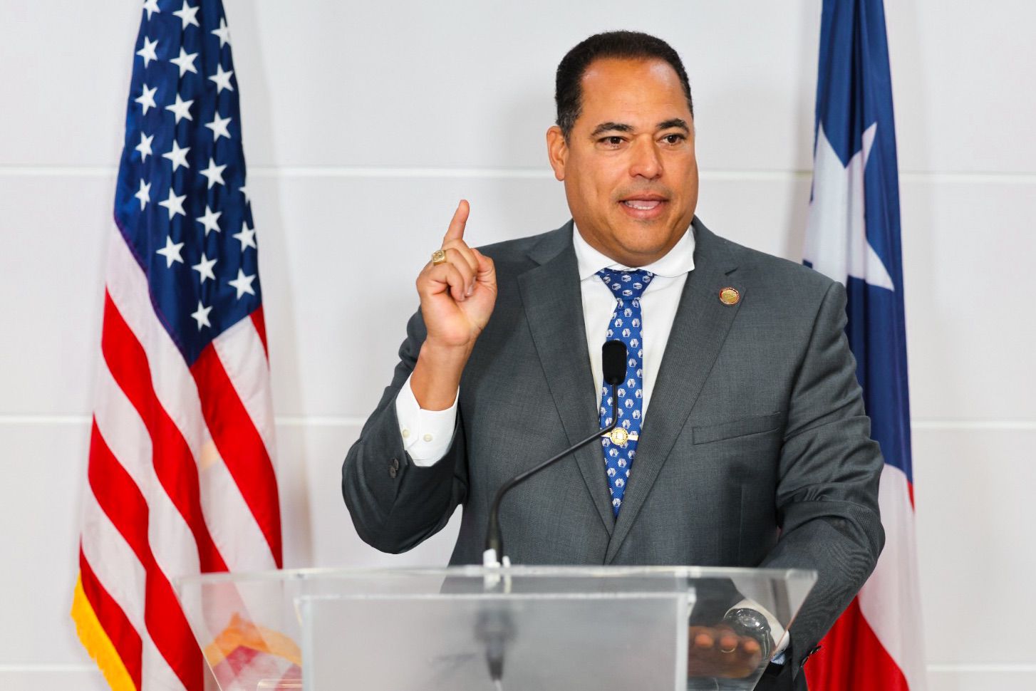 foto de Asociación de Bancos de Puerto Rico atiende iniciativa del vicepresidente del Senado Carmelo Ríos