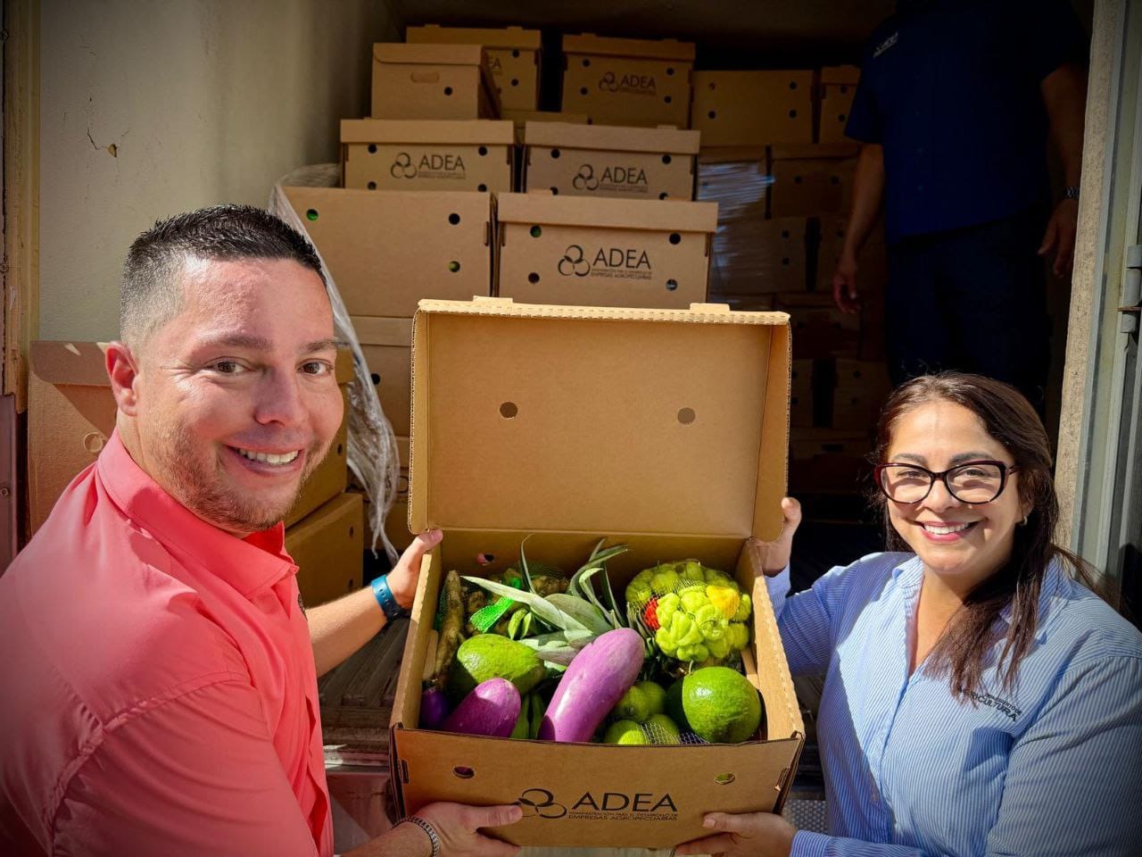 Imagen de Senado lleva alimentos, vacunación contra la influenza, vacunación para mascotas y servicios gubernamentales a los residentes de Florida