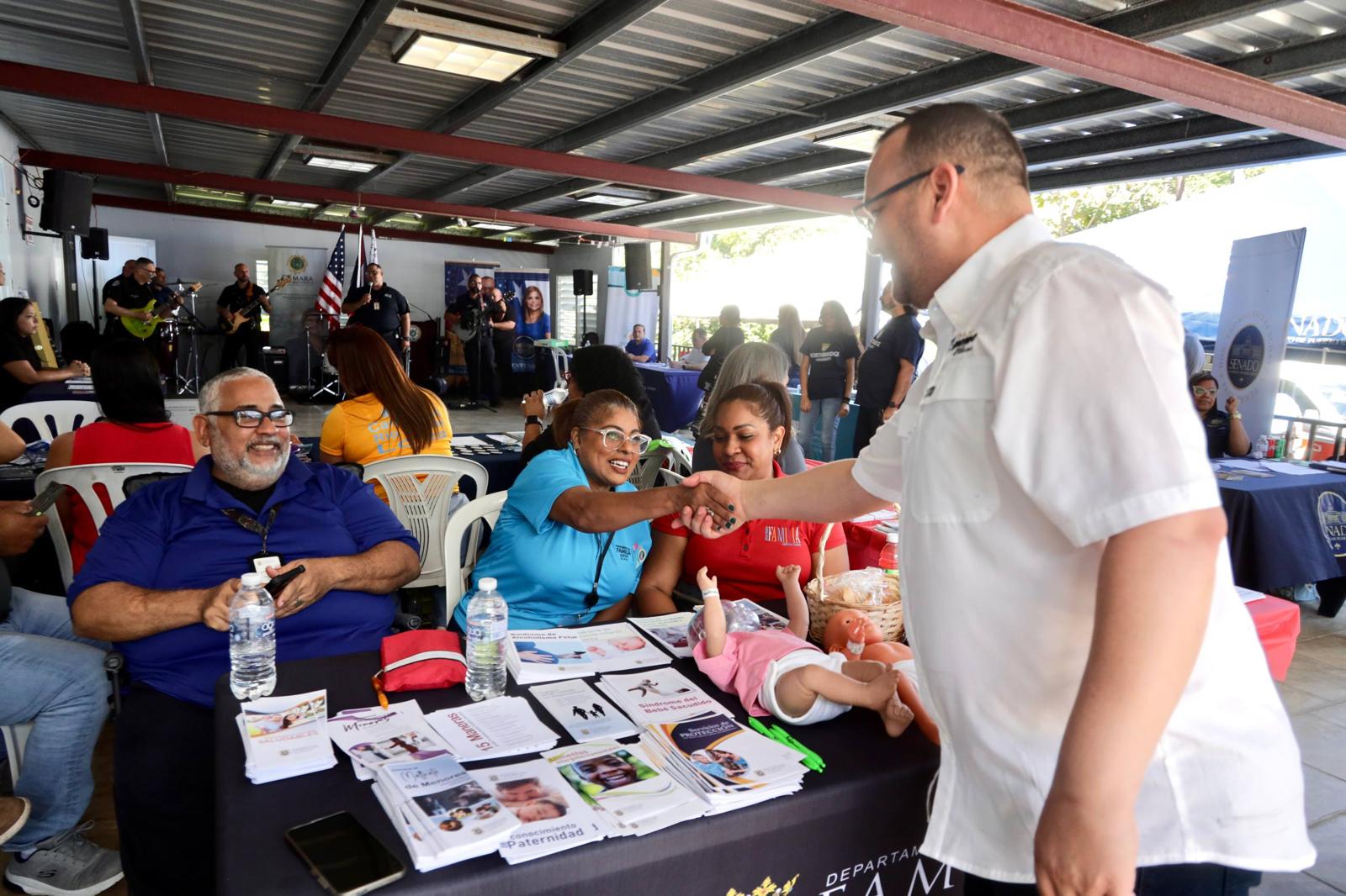 Imagen de Más de 350 residentes del Barrio Barrazas participan de la feria “Tu Distrito en Acción” en Carolina Senador Héctor Joaquín Sánchez continúa su misión de acercar servicios a la gente 