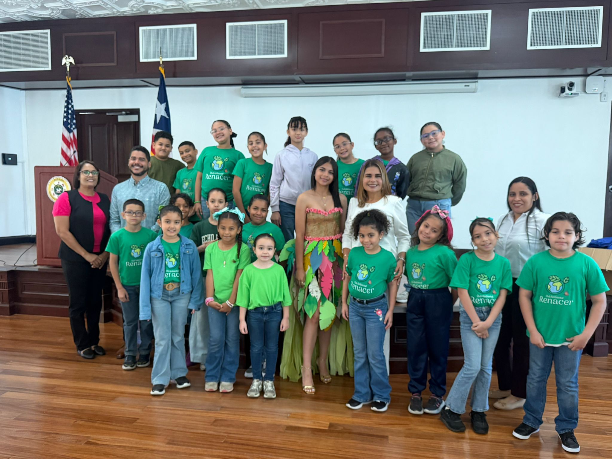 Imagen de Senadora impulsa la conciencia ecológica en estudiantes durante el Día del Planeta Tierra