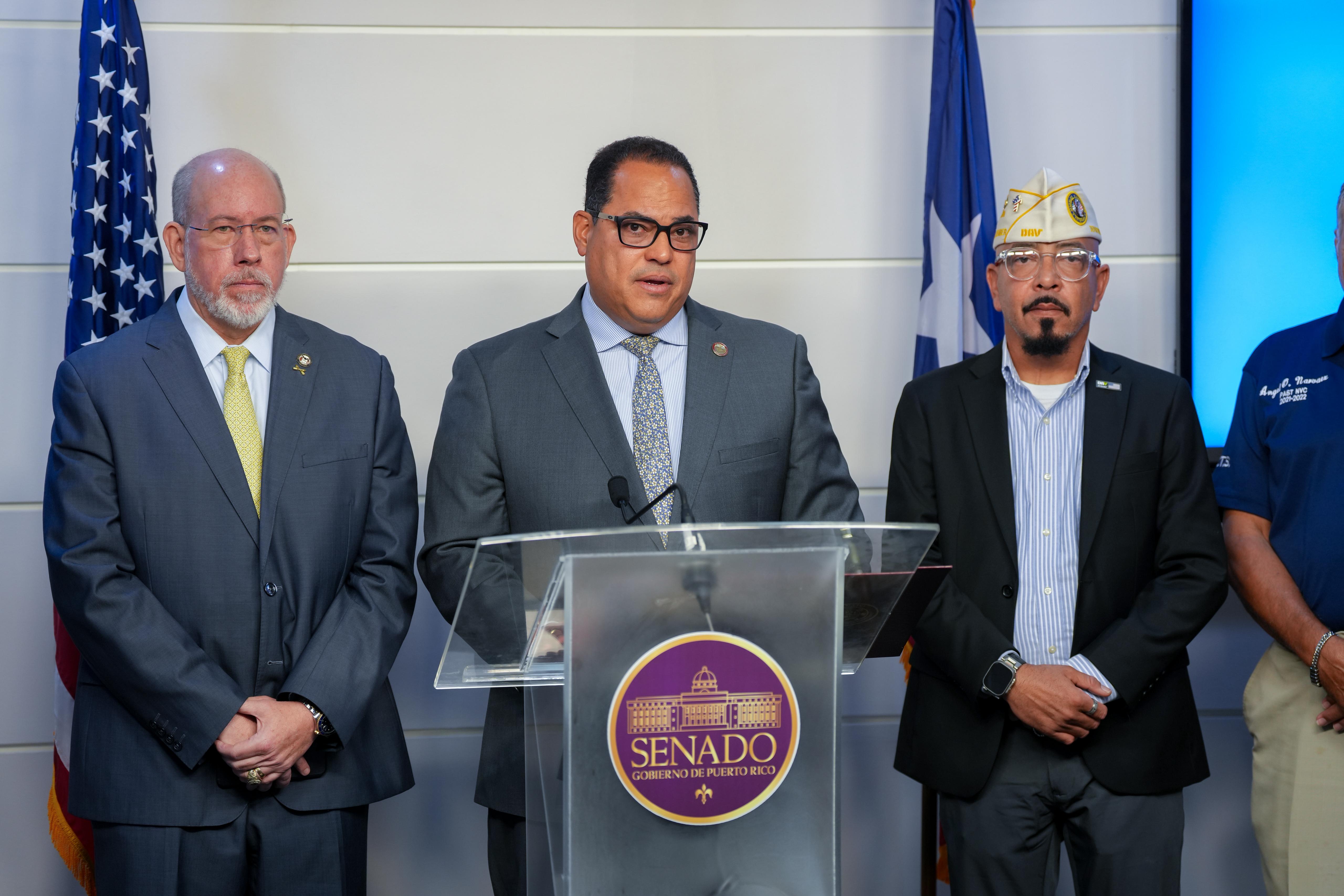 foto de Vicepresidente del Senado anuncia esfuerzo para honrar a veteranos con colocación de más de 23 mil banderas en el Cementerio Nacional