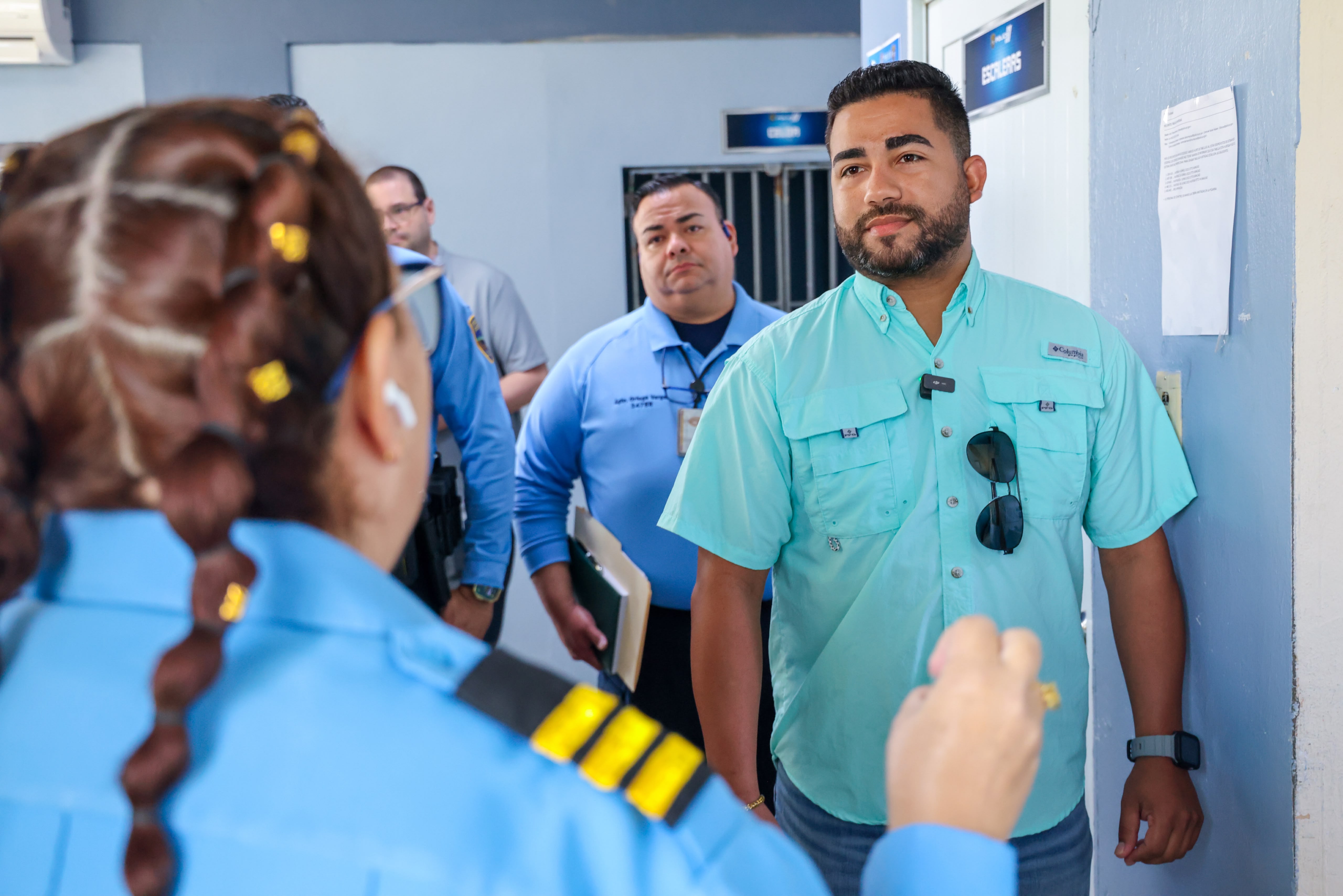 Imagen de Comisión senatorial inspecciona condiciones del Cuartel de la Policía Estatal de Yabucoa