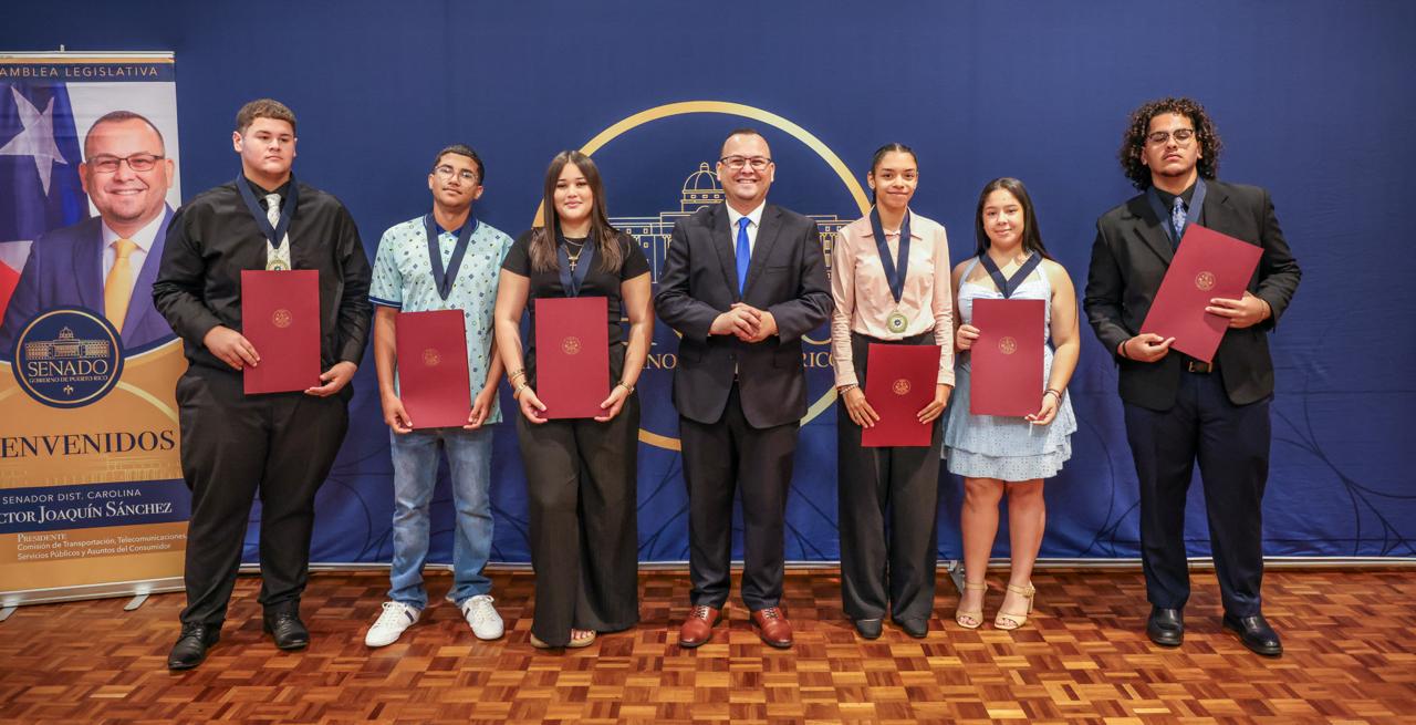 foto de Reconocen a 105 jóvenes sobresalientes del Distrito de Carolina