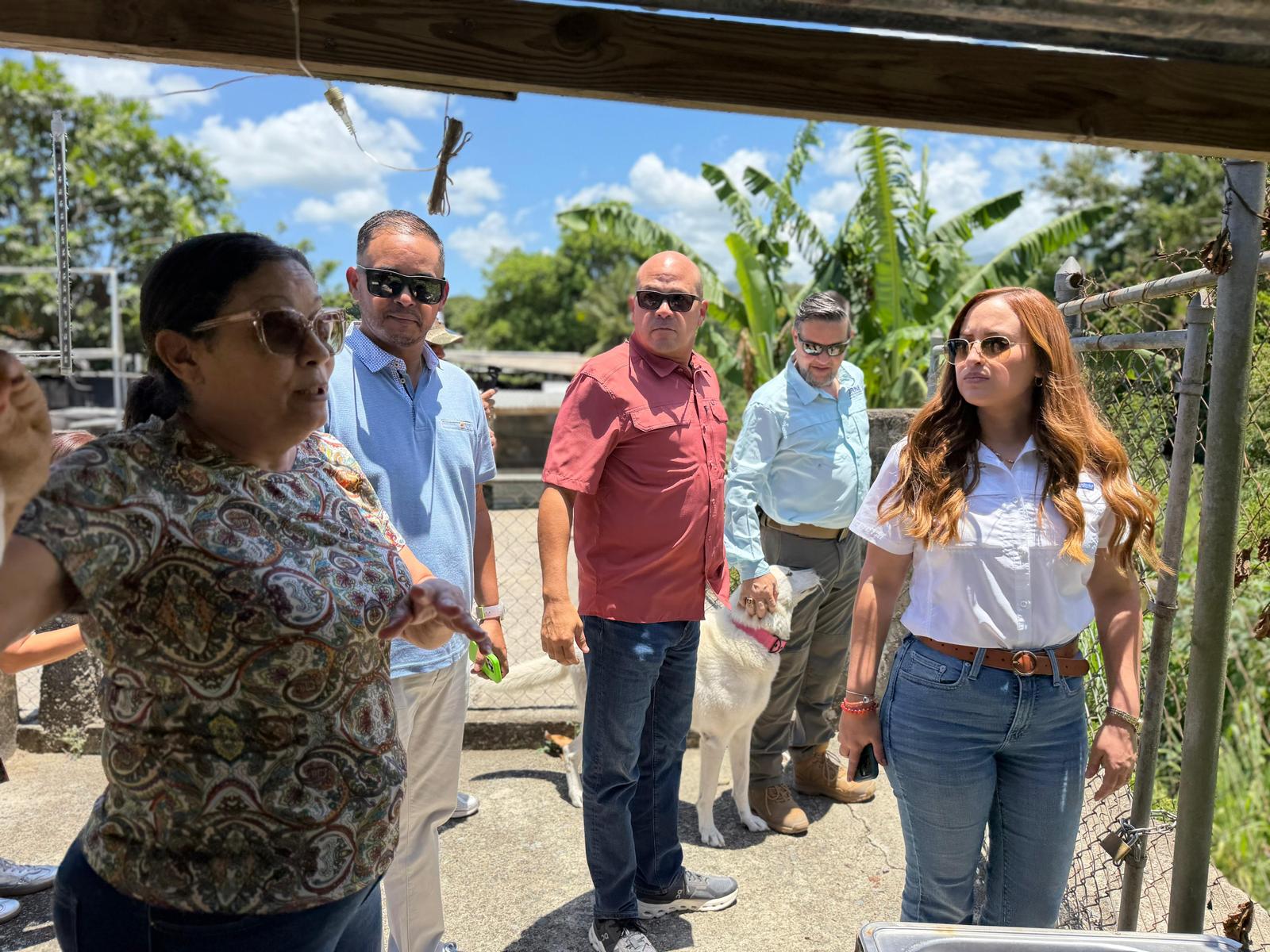 Imagen de Senadora Jamie Barlucea recorre varios sectores de Peñuelas junto al alcalde y secretario del DRNA