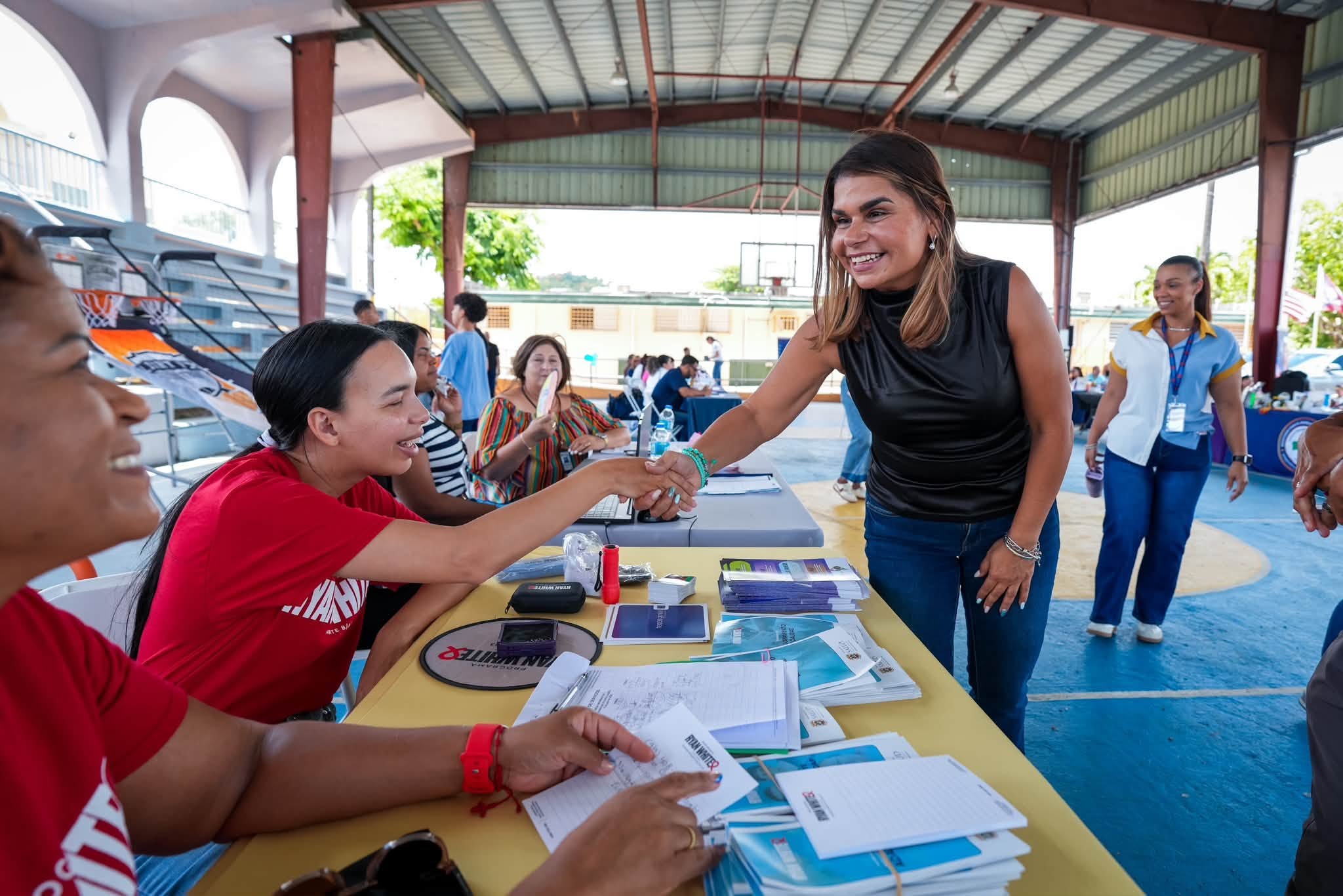 Imagen de Vicepresidenta del Senado lleva feria de servicios y licencia de aprendizaje a Luquillo