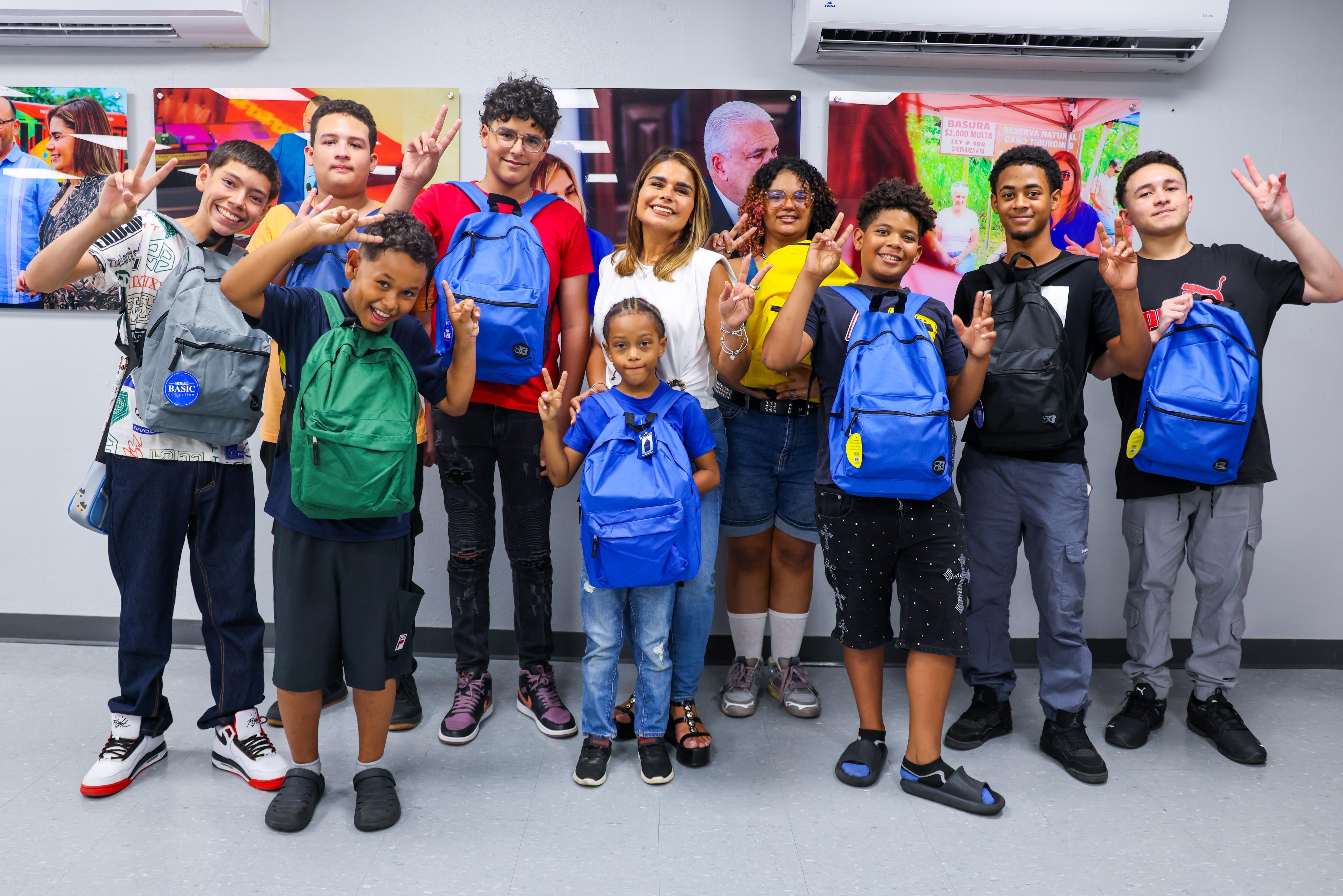 Imagen de Senadora Marissita Jiménez beneficia a más de 400 personas en evento de regreso a clases en Carolina