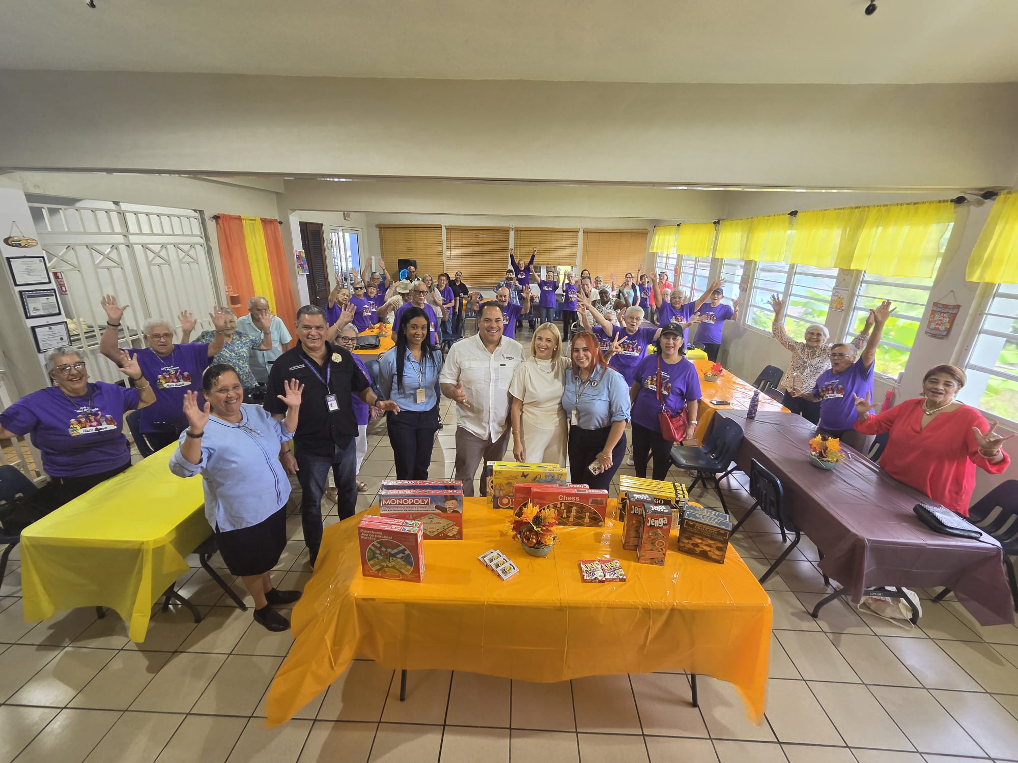 Imagen de Senadores visitan centros de cuido de adultos mayores para promover bienestar y seguridad financiera