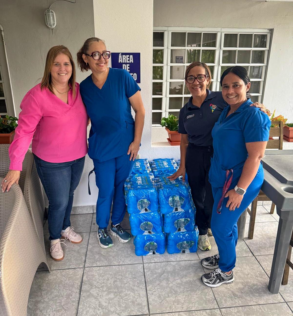 Imagen de Senadora distribuye cajas de agua en comunidades y centros de cuido de adultos mayores del Distrito de Humacao