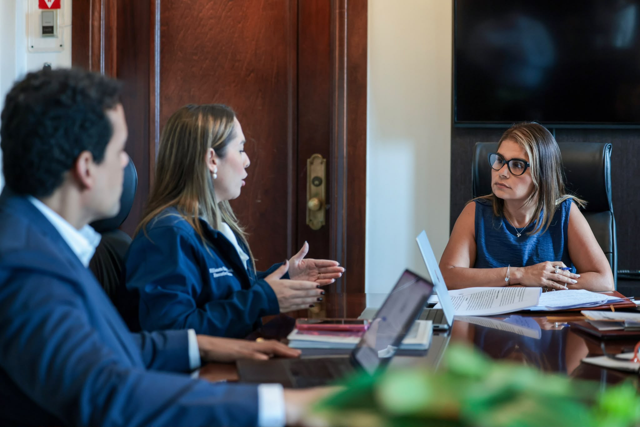 Imagen de Turismo se compromete a entregar evidencia de gastos de Miss Universe tras reunión en el Senado