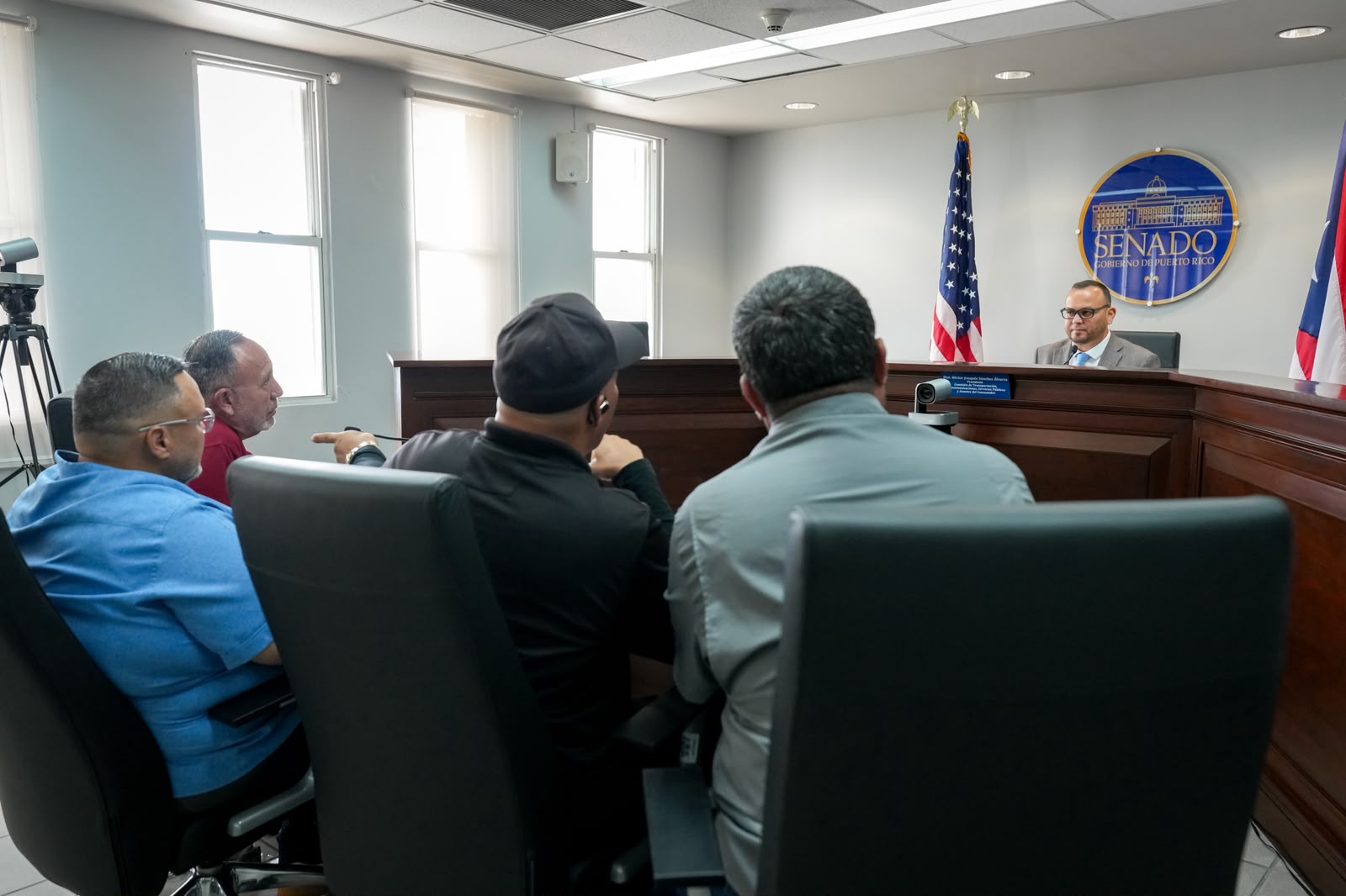 Imagen de Senador Héctor Joaquín Sánchez atiende en vista pública reclamos de transportistas por querellas pendientes y condiciones de trabajo