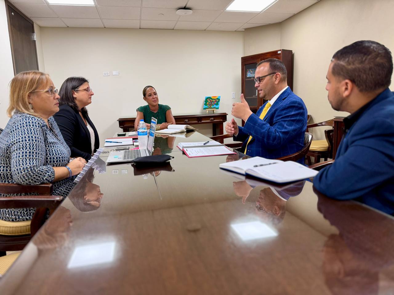 Imagen de Senador Héctor Joaquín Sánchez atiende con Tribunales la implementación de la nueva Ley de Condominios